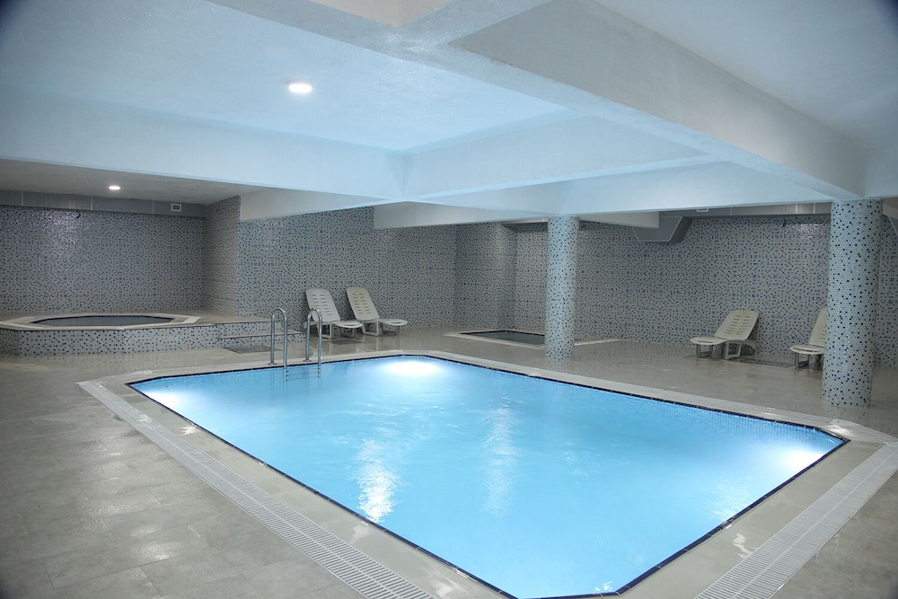 Swimming pool-spa