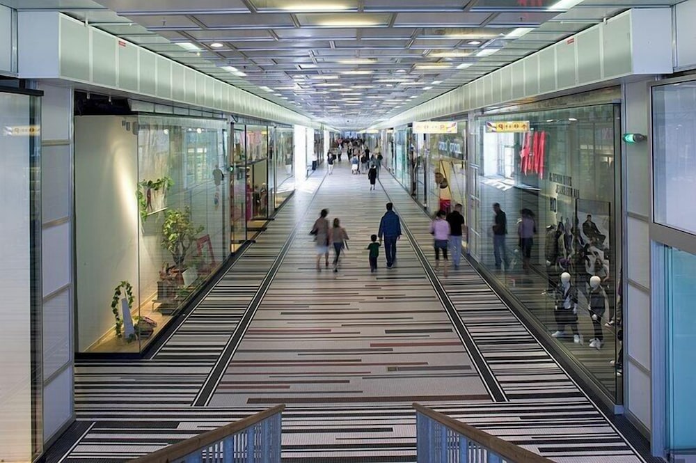 Shopping mall