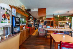thumbnail: Restaurant