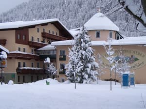 thumbnail: Front of property