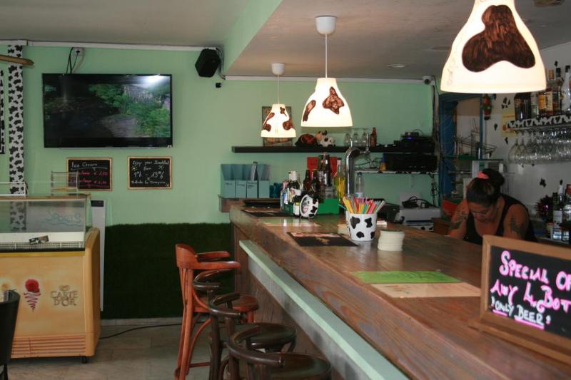 Bar