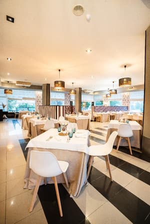 thumbnail: Restaurant