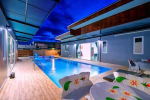 thumbnail: Outdoor pool