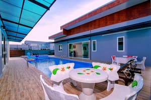 thumbnail: Outdoor pool