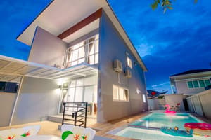 thumbnail: Front of property