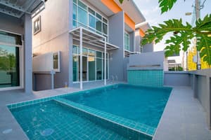 thumbnail: Outdoor pool