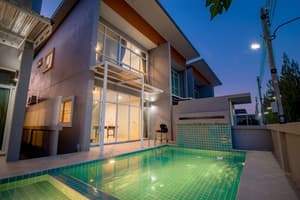 thumbnail: Outdoor pool