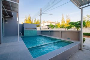 thumbnail: Outdoor pool