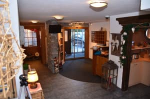 thumbnail: Interior entrance