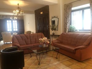 thumbnail: Lobby sitting area