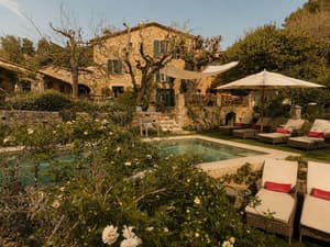 thumbnail: Front of property