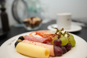 thumbnail: Breakfast area