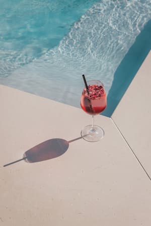 thumbnail: Poolside bar