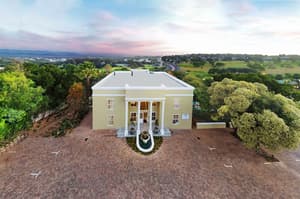 thumbnail: Front of property