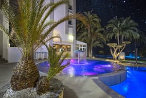 thumbnail: Infinity pool