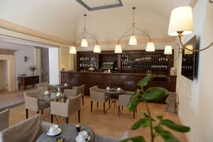 thumbnail: Bar (on property)