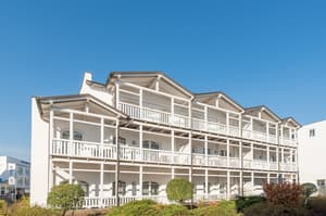 thumbnail: Exterior
