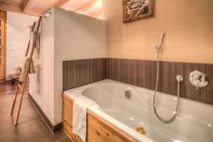 thumbnail: Deep soaking bathtub