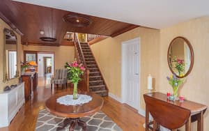 thumbnail: Interior entrance