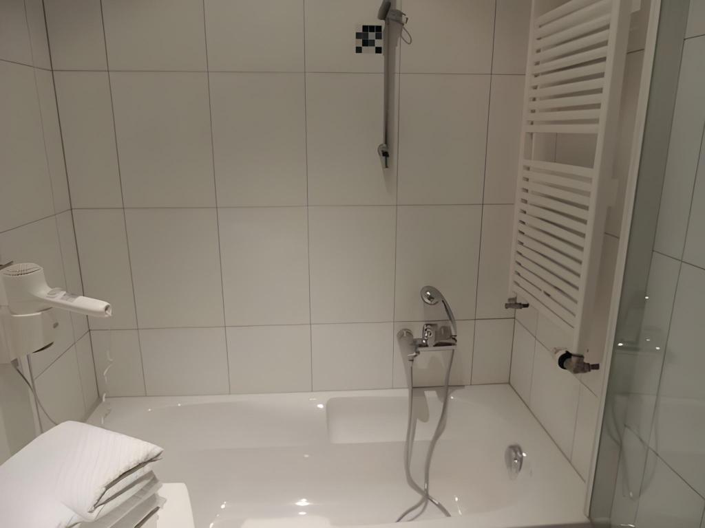 052c9aa24956b72c466e86b2c35aa925.jpeg