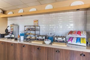 thumbnail: Breakfast area