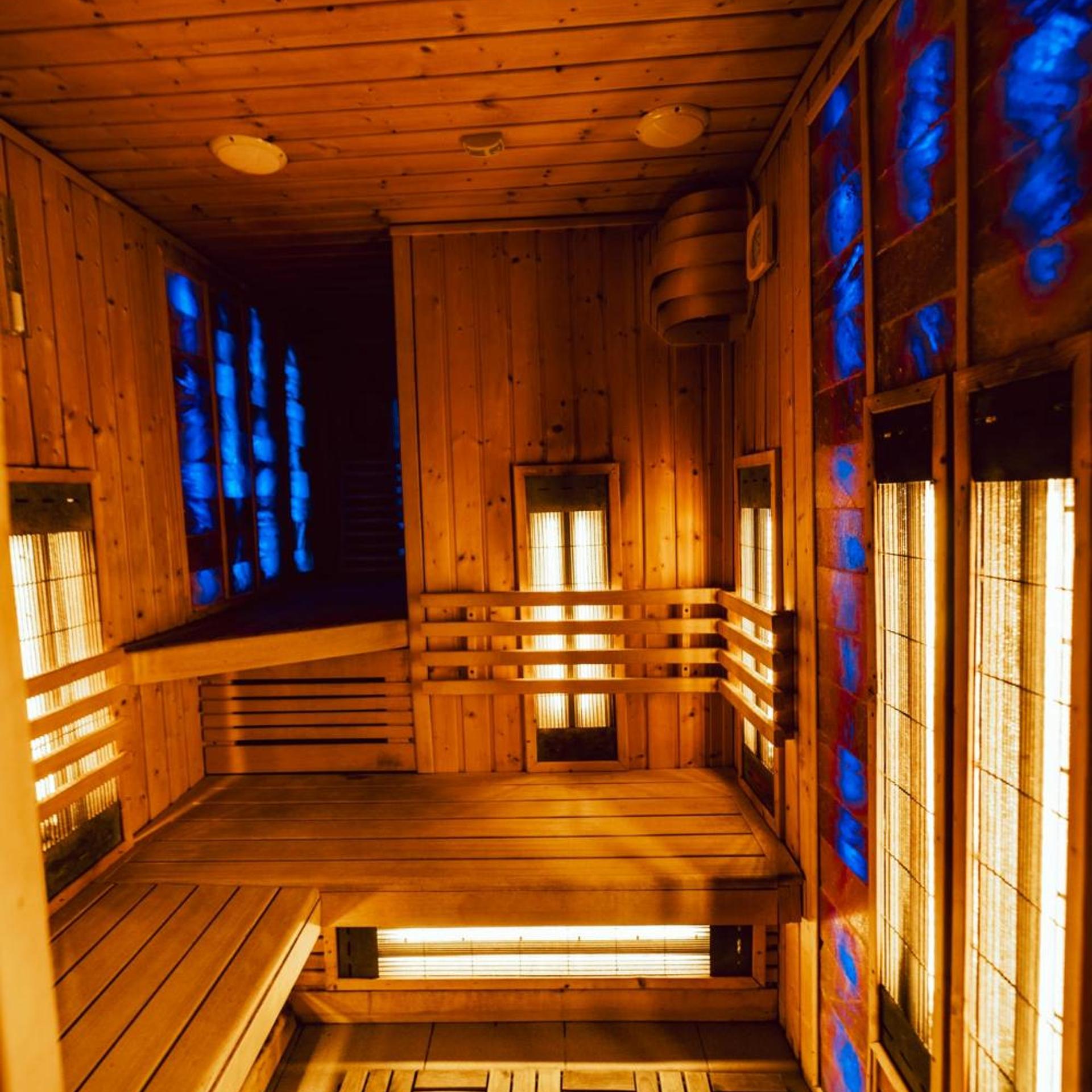 Swimming pool-spa