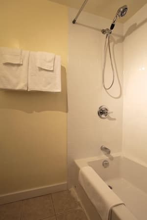 thumbnail: Deep soaking bathtub