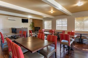 thumbnail: Breakfast area