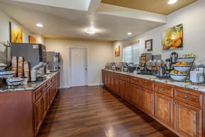 thumbnail: Breakfast area