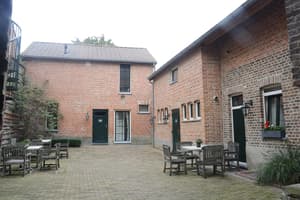 thumbnail: Outdoor dining