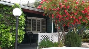 thumbnail: Front of property