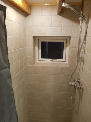 thumbnail: Bathroom amenities