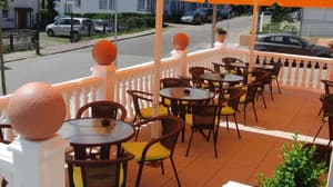 thumbnail: Outdoor dining