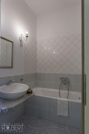 thumbnail: Deep soaking bathtub