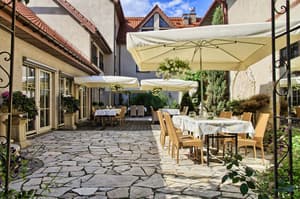 thumbnail: Outdoor dining