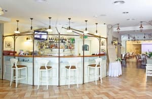 thumbnail: Bar (on property)