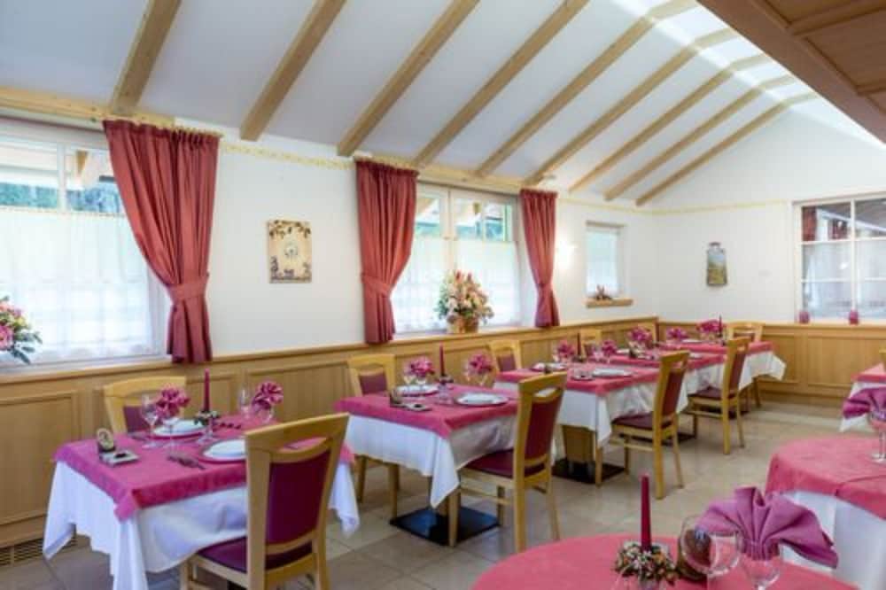 Restaurant-cafeteria