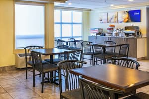 thumbnail: Breakfast area