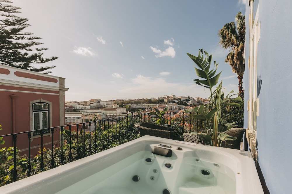 Private spa tub