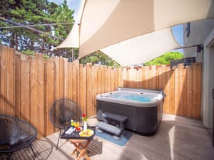 thumbnail: Jetted tub