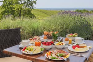 thumbnail: Breakfast area