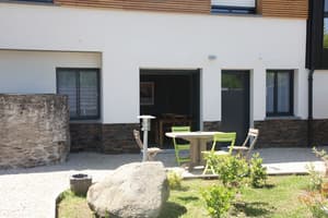 thumbnail: Courtyard view