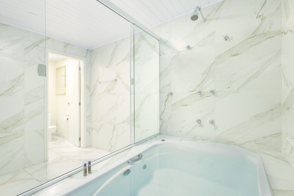 Private spa tub