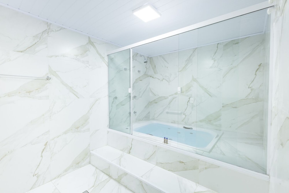 Private spa tub