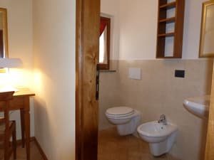 thumbnail: Bathroom amenities