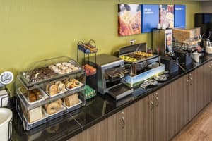 thumbnail: Breakfast area