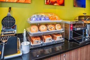 thumbnail: Breakfast area