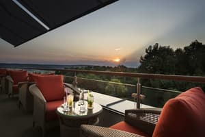thumbnail: Bar (on property)