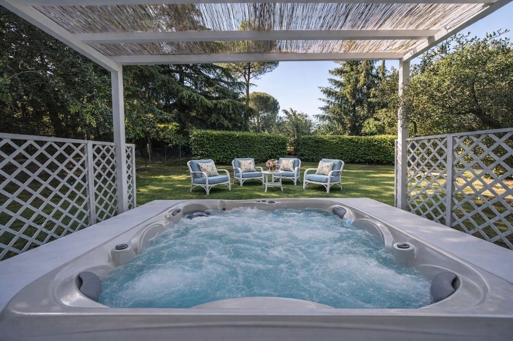 Jetted tub