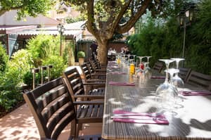 thumbnail: Outdoor dining